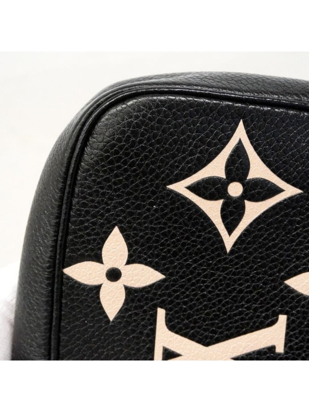 Louis Vuitton Pouch Monogram Empreinte Mini Pochette Noir Cream Bicolor - Picture 6 of 9
